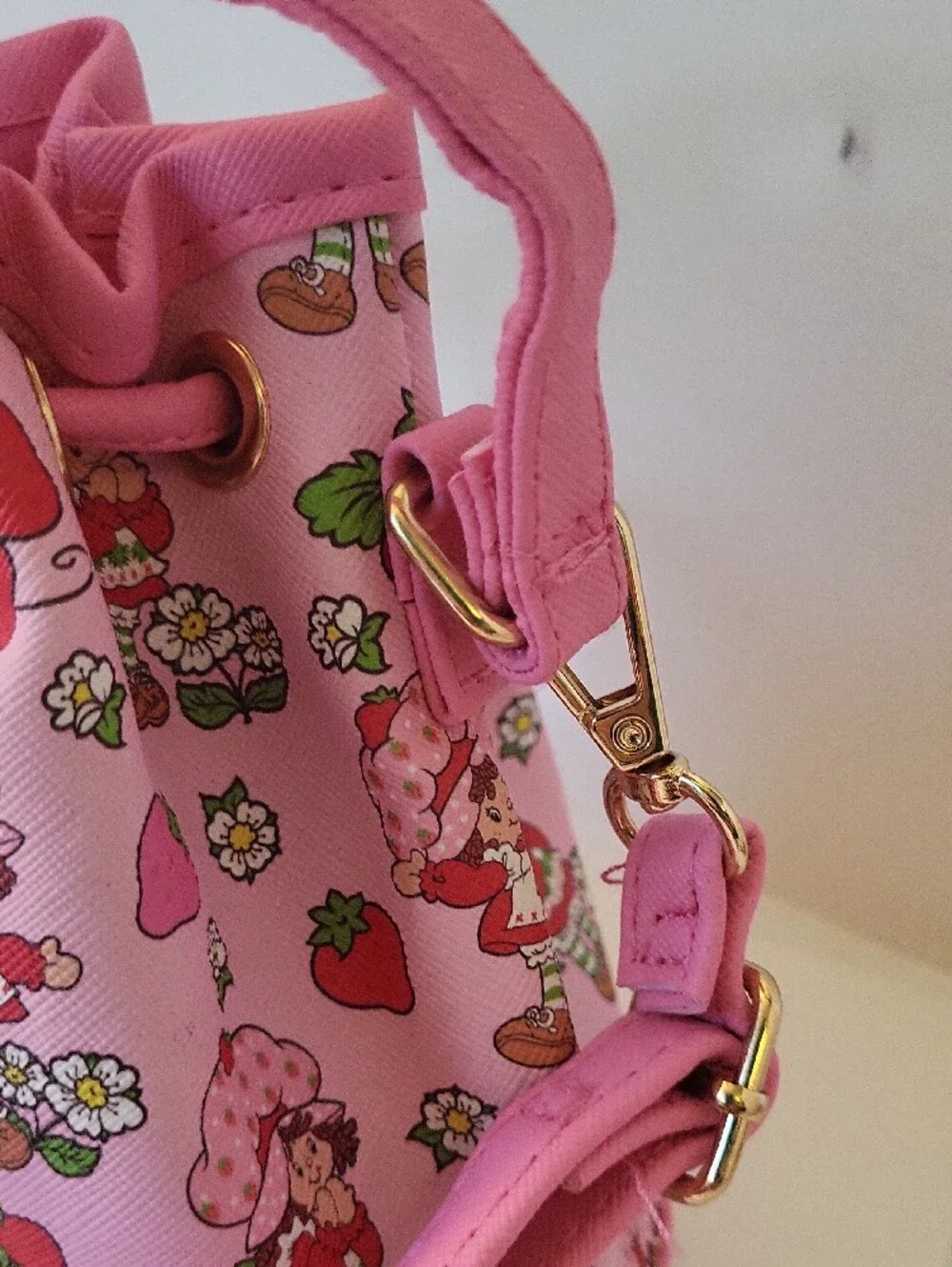 Pink Strawberry Shortcake Print Drawstring Mini Bucket Bag